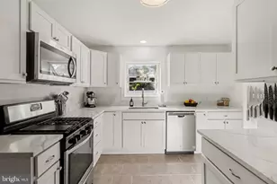 3115 Earle St, Harrisburg, PA 17109 - Photo 9