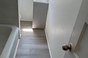 1018 Elsinore Pl, Chester, PA 19013 - Photo 13