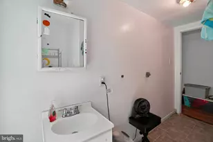 2032 Edgmont Ave, Chester, PA 19013 - Photo 29