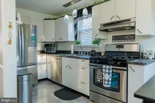 1024 Oakwood Dr, Glenolden, PA 19036 - Photo 9