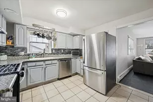 42 Colonial Dr, Havertown, PA 19083 - Photo 9