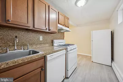 100 E Glenolden Avenue #D-17, Glenolden, PA 19036 - Photo 7