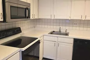 109 Village Chatham, Ardmore, PA 19003 - Photo 3