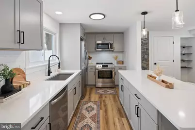 921 Flora Lane, Boothwyn, PA 19061 - Photo 7