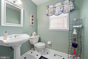 211 S Norwinden Dr, Springfield, PA 19064 - Photo 19