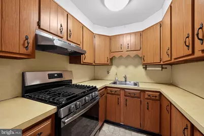 2237 S Harwood Avenue, Upper Darby, PA 19082 - Photo 7