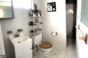 2112 N Lee Ln, Aston, PA 19014 - Photo 17