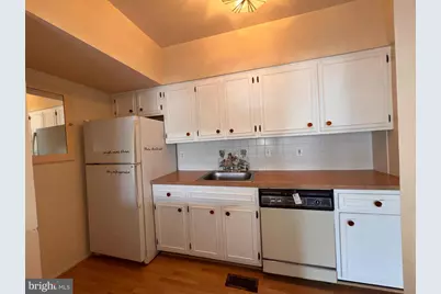 215 E Chelsea Circle, Newtown Square, PA 19073 - Photo 9