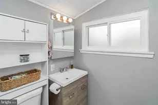 915 Flora, Upper Chichester, PA 19061 - Photo 17