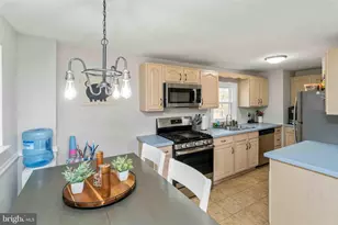 915 Flora, Upper Chichester, PA 19061 - Photo 11