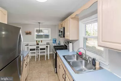 915 Flora, Upper Chichester, PA 19061 - Photo 9