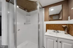 7210 Spruce St, Upper Darby, PA 19082 - Photo 27