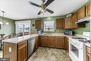 708 Heather Ln, Aston, PA 19014 - Photo 11