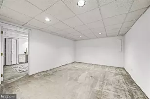 1103 Red Oak Dr, Garnet Valley, PA 19060 - Photo 37