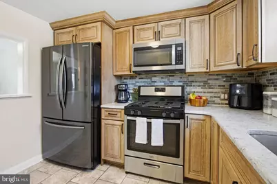 419 W Grays Avenue, Glenolden, PA 19036 - Photo 9