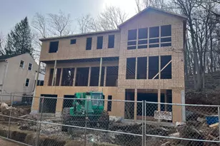 810 Maple Ln, Aston, PA 19014 - Photo 3