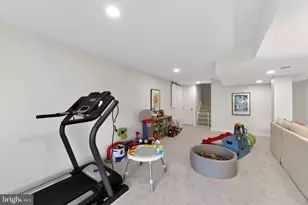 8 Village Cir, Newtown Square, PA 19073 - Photo 33