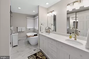 8 Village Cir, Newtown Square, PA 19073 - Photo 23
