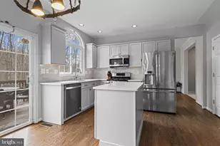 411 Highgrove Ln, Aston, PA 19014 - Photo 7