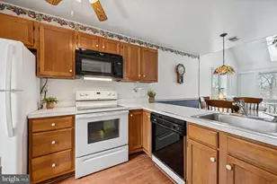 419 Derry Dr, Aston, PA 19014 - Photo 3