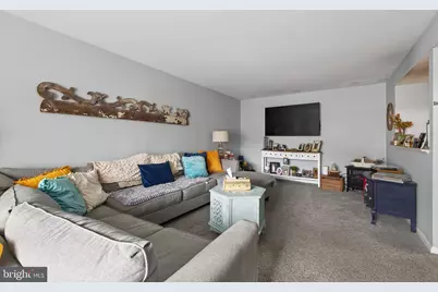 202 E Chelsea Circle, Newtown Square, PA 19073 - Photo 3