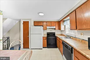 15 Colonial Cir, Aston, PA 19014 - Photo 7