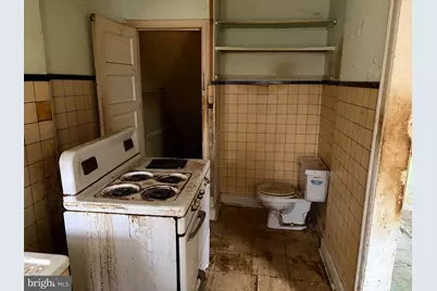 1107 Meadow Lane, Chester, PA 19013 - Photo 9