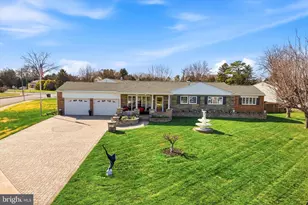 101 Shubrook Ln, Aston, PA 19014 - Photo 1