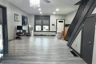 325 E 20th St, Chester, PA 19013 - Photo 5