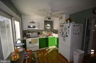 219 Fernwood Ave, Folsom, PA 19033 - Photo 3