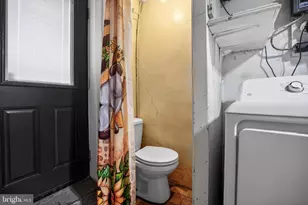 71 S Harwood Ave, Upper Darby, PA 19082 - Photo 19