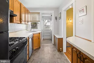 221 W Albemarle Ave, Lansdowne, PA 19050 - Photo 9