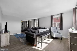 329 Holland St, Crum Lynne, PA 19022 - Photo 3