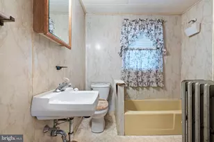 129 W Laughead Ave, Marcus Hook, PA 19061 - Photo 11