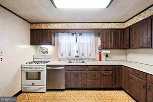 129 W Laughead Ave, Marcus Hook, PA 19061 - Photo 23