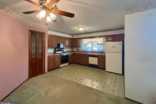 401 Marsden Ave, Essington, PA 19029 - Photo 3