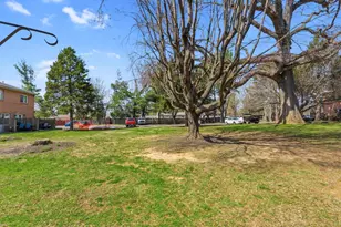 1334 Rolling Glen Dr, Upper Chichester, PA 19061 - Photo 21