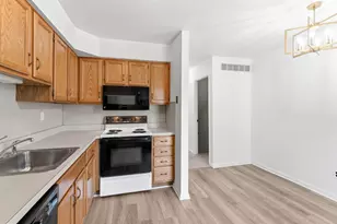 1334 Rolling Glen Dr, Upper Chichester, PA 19061 - Photo 9