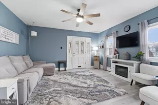 825-827 Broad St, Darby, PA 19023 - Photo 3