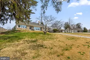 711 Hedgerow Dr, Broomall, PA 19008 - Photo 3