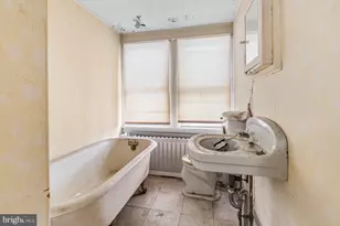 524 E 21st St, Chester, PA 19013 - Photo 31