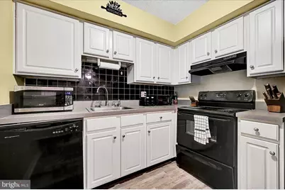 5200 Hilltop Drive #V6, Brookhaven, PA 19015 - Photo 9