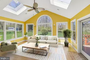 76 Colonial Cir, Thornton, PA 19373 - Photo 3