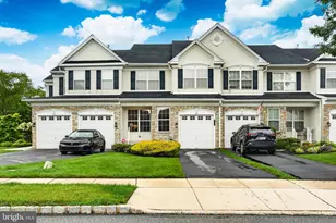 24 Portsmouth Cir, Glen Mills, PA 19342 - Photo 1