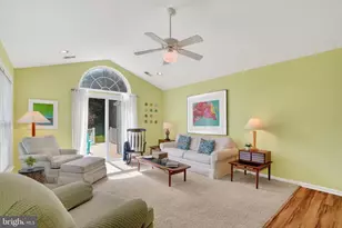4201 Chatham Cir, Upper Chichester, PA 19014 - Photo 3