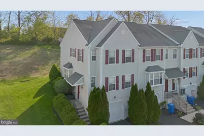 239 Spring Valley Way, Aston, PA 19014 - Photo 3