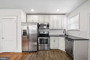 33 S Harwood Ave, Upper Darby, PA 19082 - Photo 13