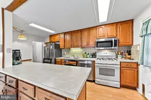 1016 7th Ave, Folsom, PA 19033 - Photo 9