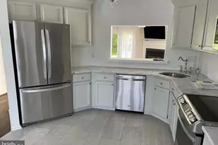 3906 Fox Pointe Ct, Glen Mills, PA 19342 - Photo 3