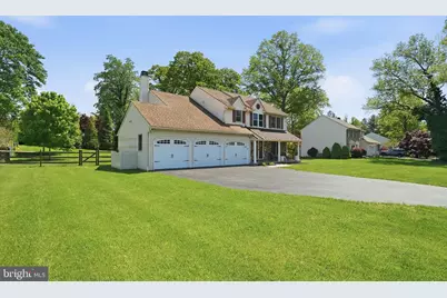 4317 Trophy, Upper Chichester, PA 19061 - Photo 3